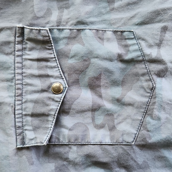 American Eagle Outfitters, Men's Long Sleeve, Button Down Shirt. XL Blue Camo - Picture 4 of 8